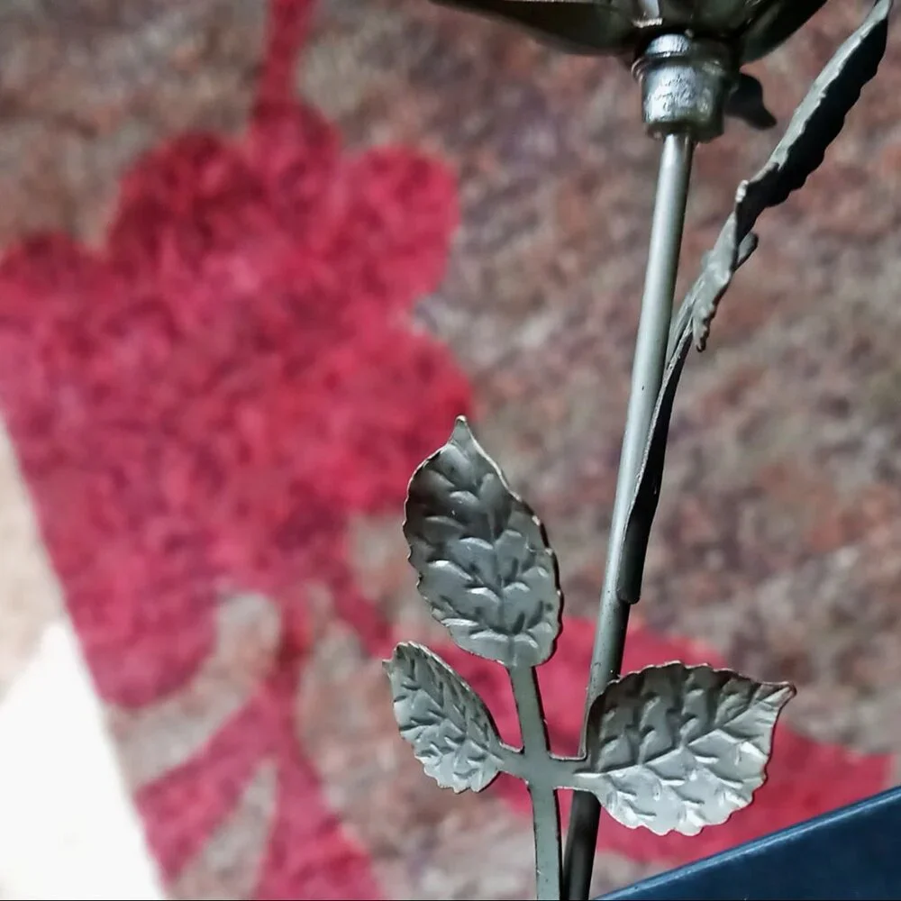 Unique Vintage 1970s Silver Metal 🌹Rose Bud🌹 in Vase by Mann 11 inches Tall
